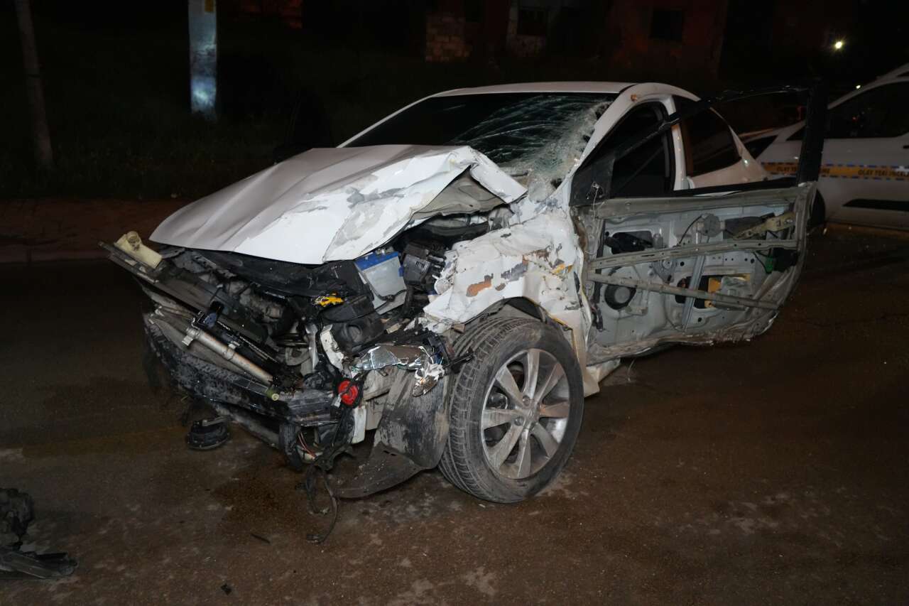 Otomobil çekiciye çarptı! Araçtan fırlayan kadın sürücü öldü 7